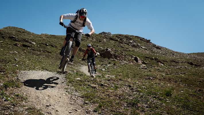 Auf den Flowtrails genoss das Foxpack reichlich Airtime.