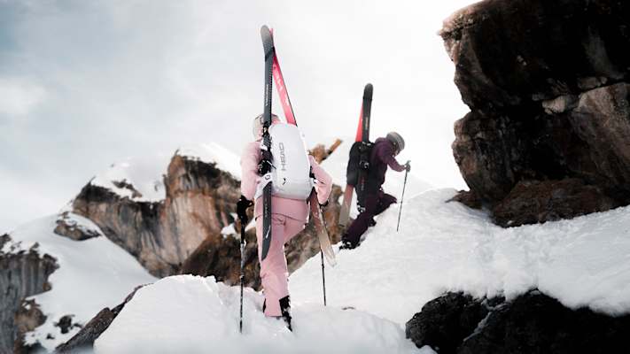 Die CRUX Kollektion zeichnet sich durch Leichtigkeit aus, wodurch selbst schwierige Passagen überquert werden können.