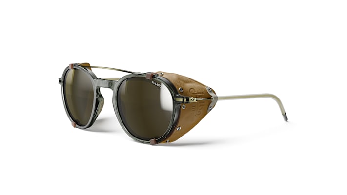 Brillenmodell Legacy von Julbo im Fokus in braum