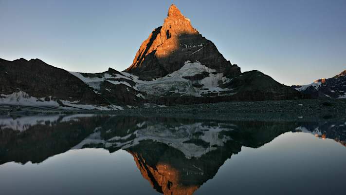 Spiegelung des Matterhorns im Theodulgletschersee im Wallis