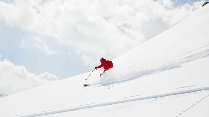 Abfahrt auf den „Trattenbach Hills“ in den Kitzbüheler Alpen in Salzburg