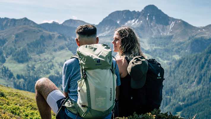 Die Berge als Ziel – und als Symbol für das, was sie gemeinsam geschafft haben.