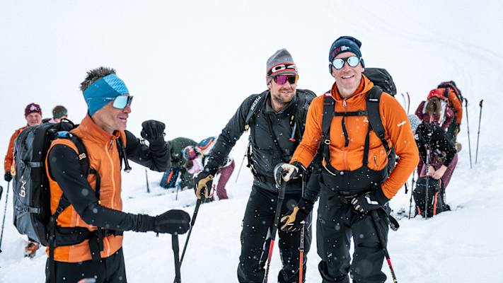 Gute Laune trotz Schnee und Anstrengung bei der Skitour