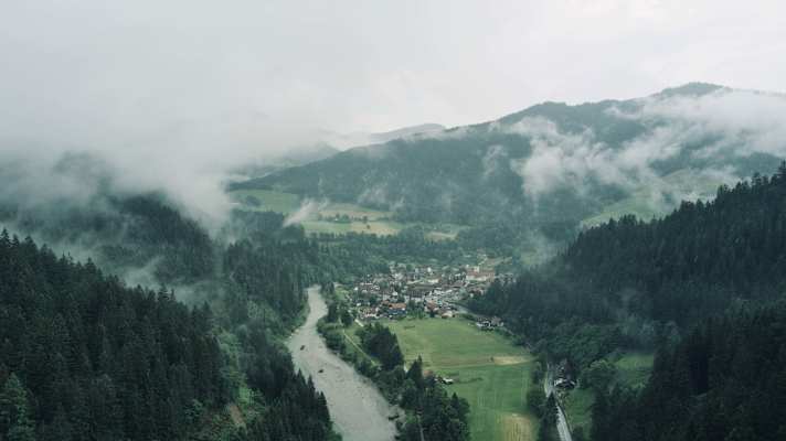 Luce ist ein kleiner Bergort im Savinja Tal nordöstlich von Ljubljana. Es ist ursprünglicher, grüner und weniger touristisch erschlossen als der Westteil Sloweniens. Der Gemütlichkeit und Nähe zur Natur tut das gut.