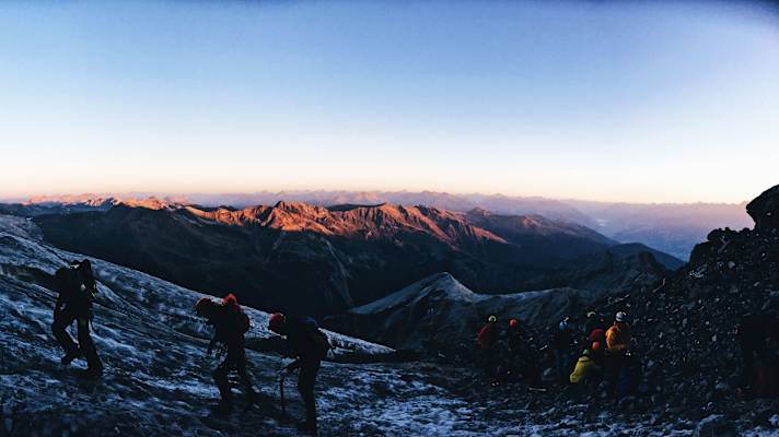 Ana's Way West: Bergsteiger am Ortler in Südtirol