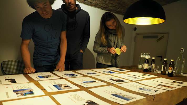 Eiger Extreme: Jury-Sitzung in den Räumlichkeiten von „Zeit für Draussen“ in Innsbruck