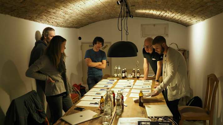 Eiger Extreme: Jury-Sitzung in den Räumlichkeiten von „Zeit für Draussen“ in Innsbruck