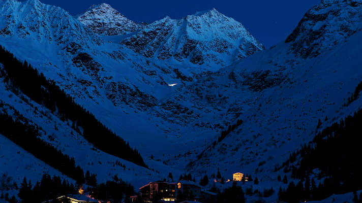 Tiroler Inntal: Mittelberg im Pitztal bei Nacht