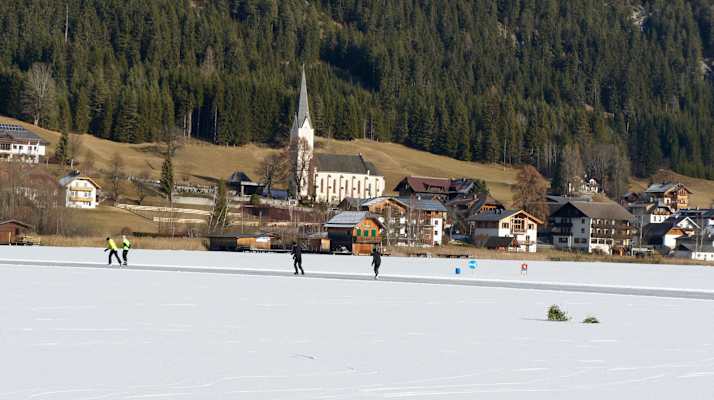 Eislaufen am Kärntner Weissensee