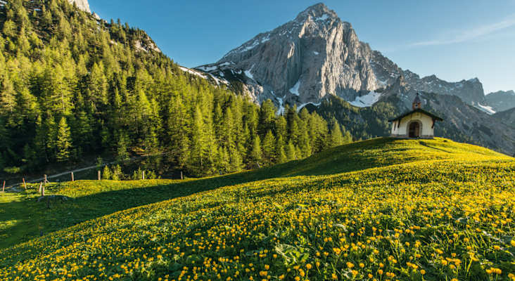 Karwendel: Kapelle auf der Hallerangeralm, dahinter der Kleine Lafatscher