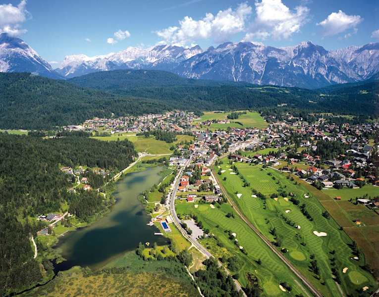 Seefeld in Tirol aus der Luft