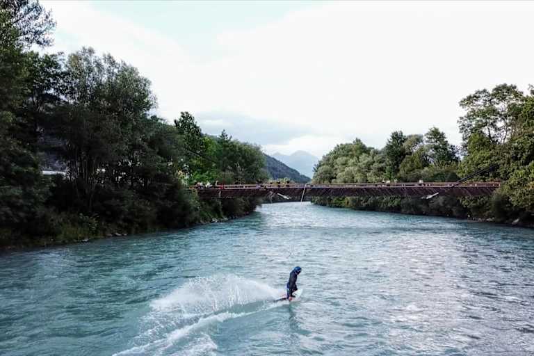 Riversurfen in der Stadt Brixen