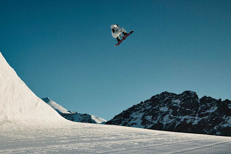 Im Engadiner Freestyle-Paradies gibt es passende Lines sowohl für Anfänger als auch Profis. Im Winter 2025 wird der Corvatsch Park zum Austragungsort der FIS Freestyle World Championships in den Disziplinen Halfpipe und Slopestyle.
