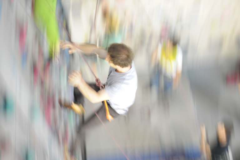 Krafteinwirkung: Sturz beim Klettern in der Halle
