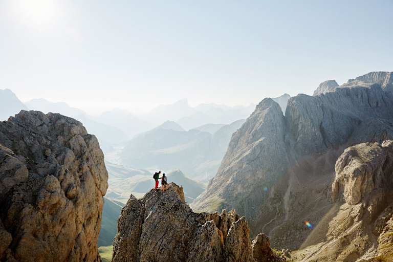 Ein Berg mit vielen Eigenschaften: Blick vom Maximilian- Klettersteig am östlichen Rand des Schlernmassivs.
