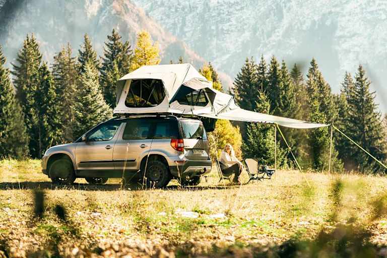 Aufklappen und wohlfühlen: Das Quechua Dachzelt MH500 verwandelt sich in unter fünf Minuten in dein komfortables Outdoor-Zuhause.