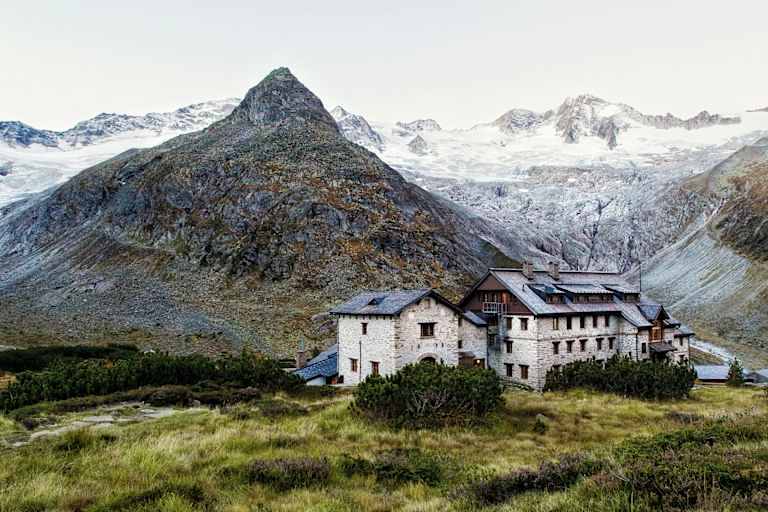 In Stein und Zirbe - die Berliner Hütte