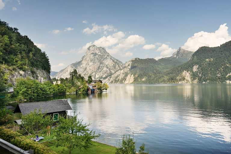 Der Berg und das Wasser: Selbst Leute, die den Traunstein und den Traunsee in Oberösterreich jeden Tag vor Augen haben, sagen, dass sie sich an diesem Blick nicht sattsehen können.