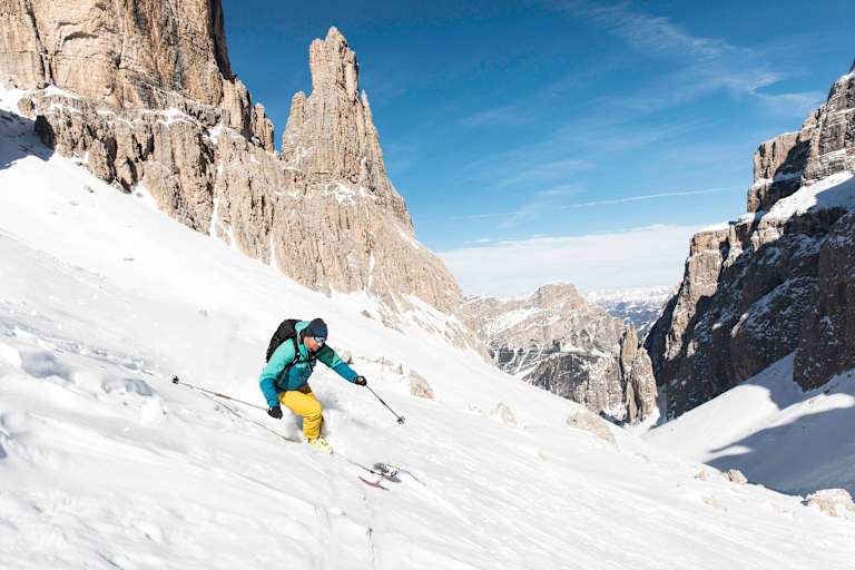 Abfahrt durch das Mittagestal in den Dolomiten