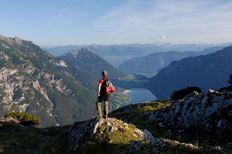 Herrlicher Ausblick von der Seebergspitze (2.085 m) nach Maurach