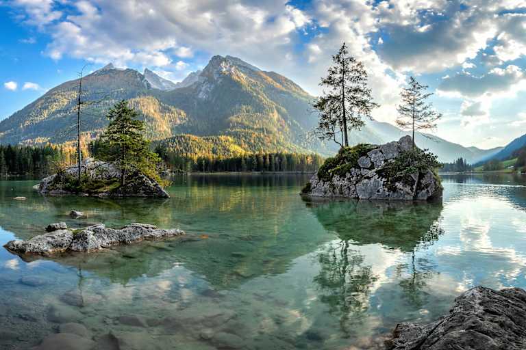 Naturlehrpfad im Zauberwald entlang des Hintersees in den Berchtesgadener Alpen