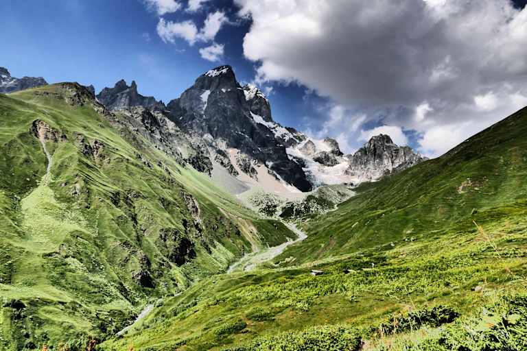 Bergwelten Uschba Mädl