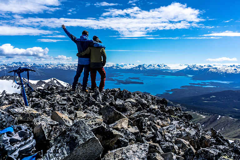 Auf dem Gipfel des Birch Mountain mit Aussicht in Richtung Llewellyn Glacier