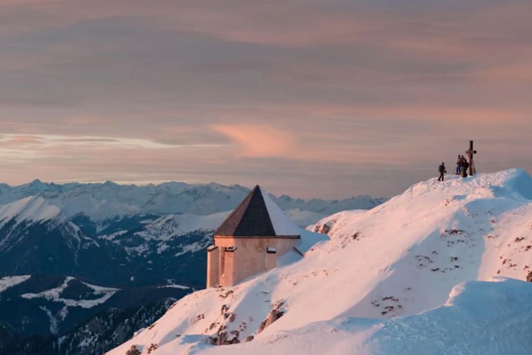 Ausblick von der Deutschen Kapelle des Dobratsch (2.161 m) auf die Gailtaler Alpen