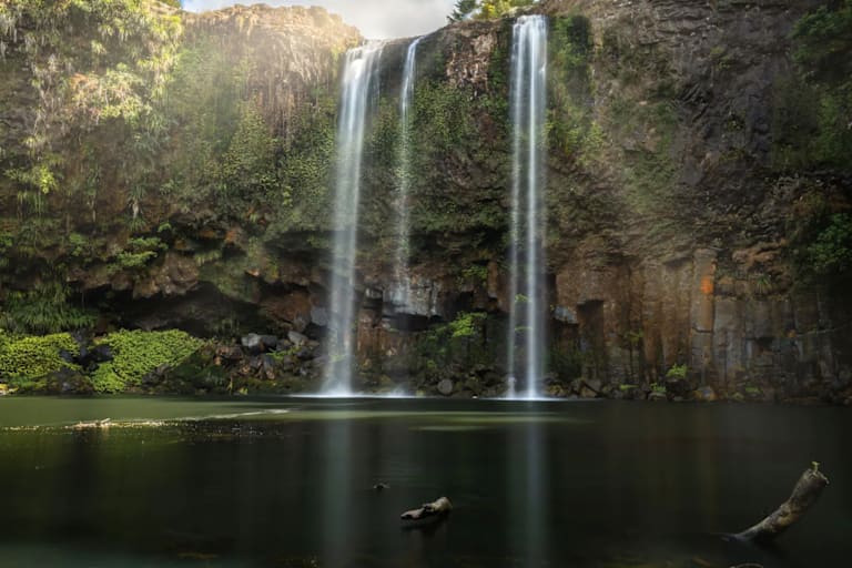 Fotograf Johannes Friedl ist mit seiner Familie und dem Campervan durch Neuseeland gereist, im Bild die Whangarei Falls