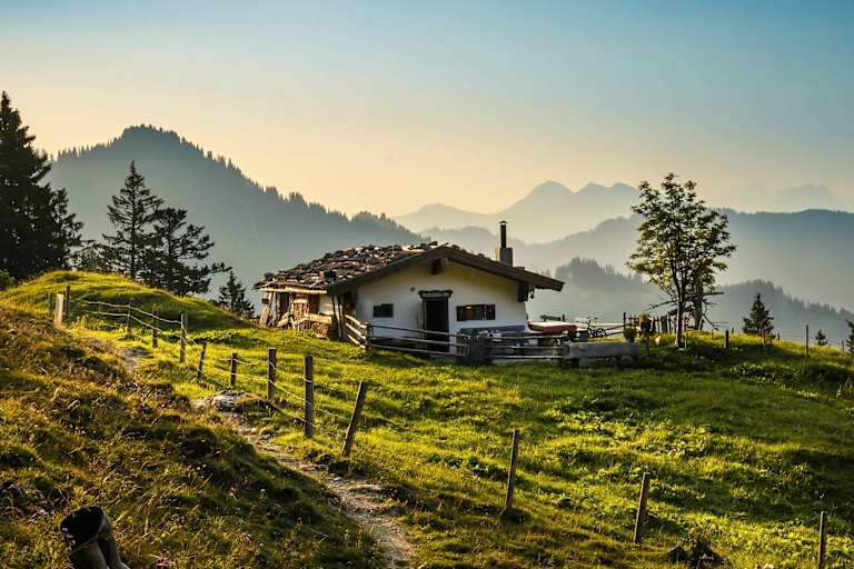 Urig und sehr gemütlich - die Almen im Chiemgau.