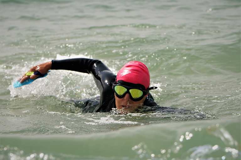 Langstreckenschwimmen gibt Energie und kühlt ab