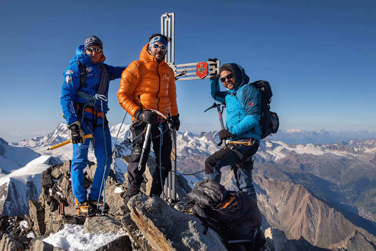 Glückliche Gesichter am Gipfel des Doms