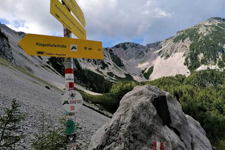 Wanderzeichen auf dem Julius-Kugy-Dreiländerweg