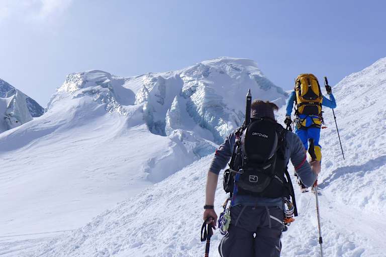 Silvretta-Skidurchquerung: Aufstieg zum Piz Buin an der Grenze von Österreich und der Schweiz