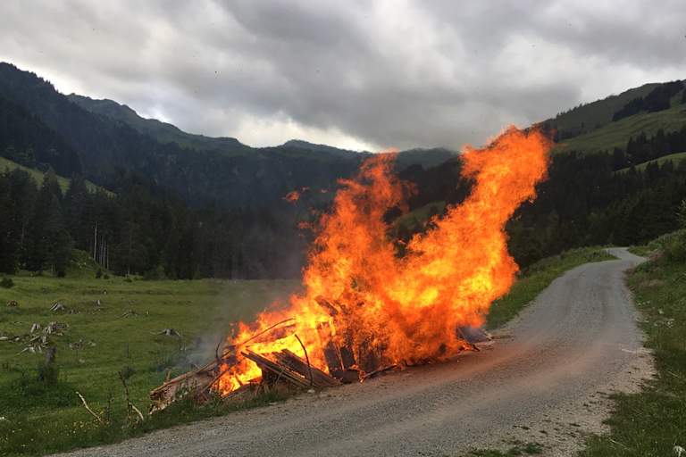 Sonnwendfeuer im Talschluss Saalbach Hinterglemm