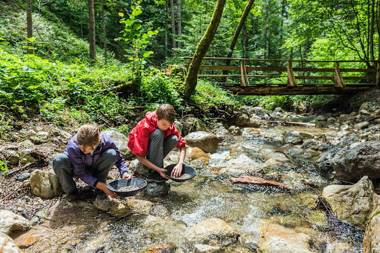 Goldwaschen in der Rehbachklamm
