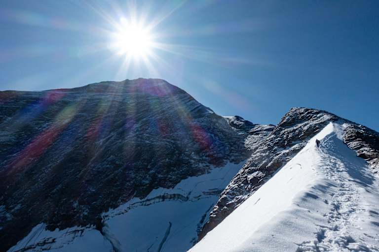 Bergsteiger am Kaindlgrat auf dem Weg auf das Große Wiesbachhorn