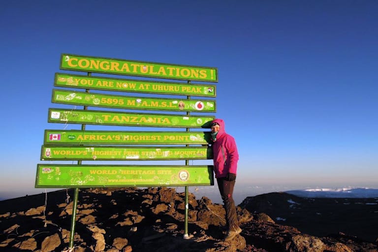 Dünne Luft: Am 5.895 Meter hohen Uhuru-Peak, dem Gipfel des Kilimanjaro