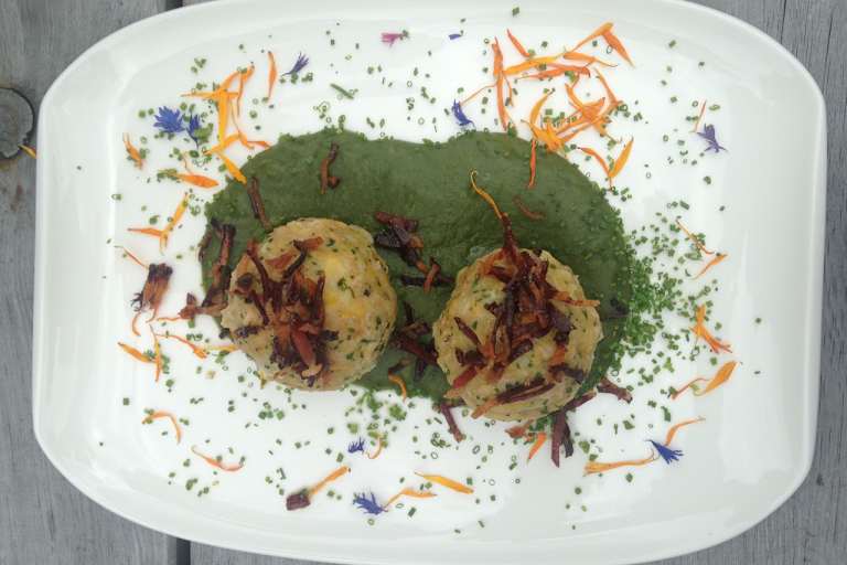 Ideal als Beilage wie als Hauptspeise: Speckknödel von der Landsberger Hütte in Tirol