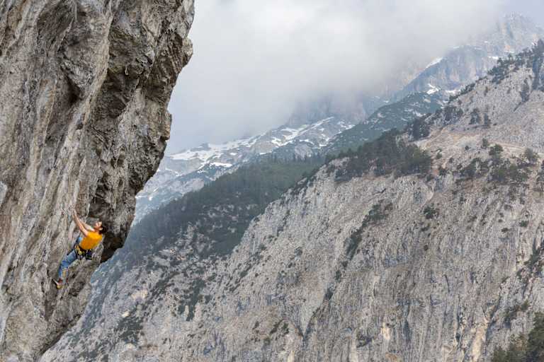 Klettern in der Arzbergklamm, Tirol