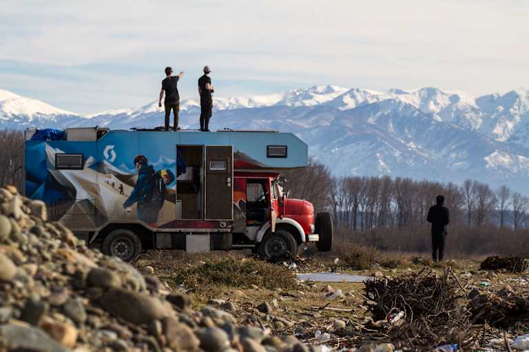 „Snowmads – A Journey Towards Eastern Suns“