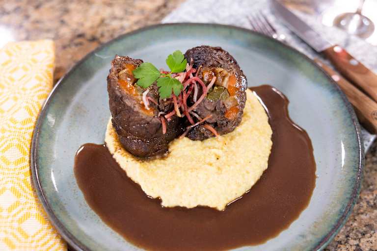 Manuelas Rindsrouladen auf Polenta