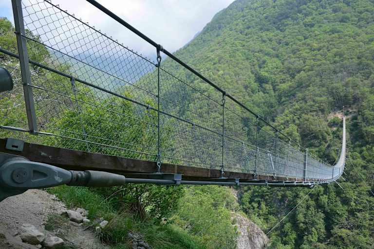 Tibetische Hängebrücke Carasc Tessin