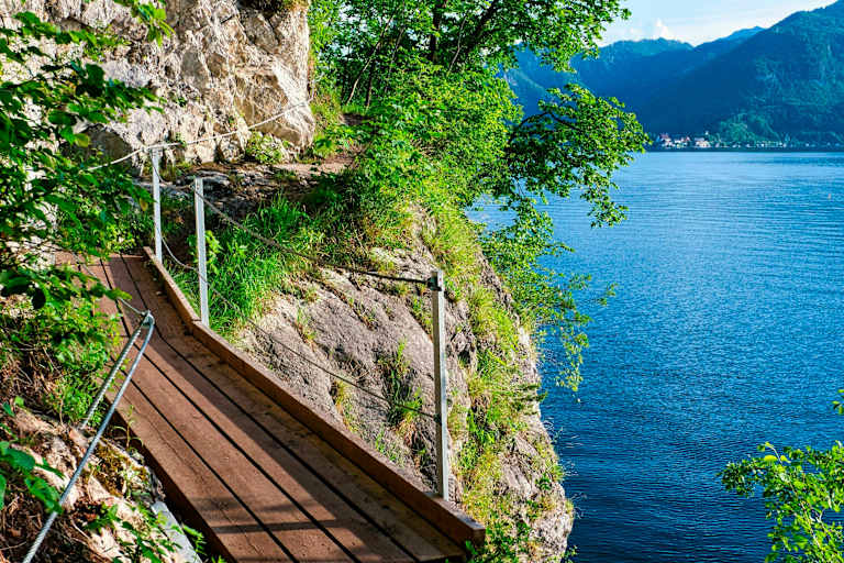 Der Miesweg am Ufer des Traunsees