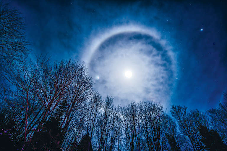 Mond Halo