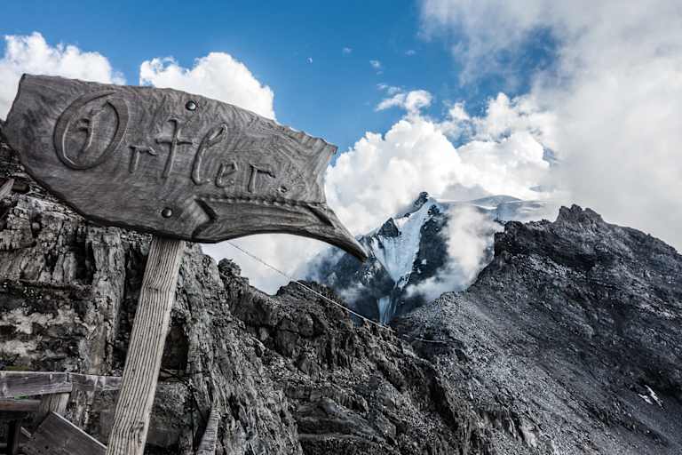 Ab der Julius Payer Hütte beginnt der anspruchsvolle Teil des Normalweges auf den Ortler