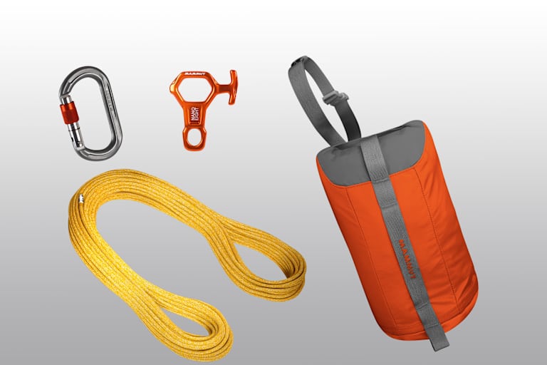 Das Mammut Rappel Kit mit Seil, Absicherungsgerät und Karabiner.