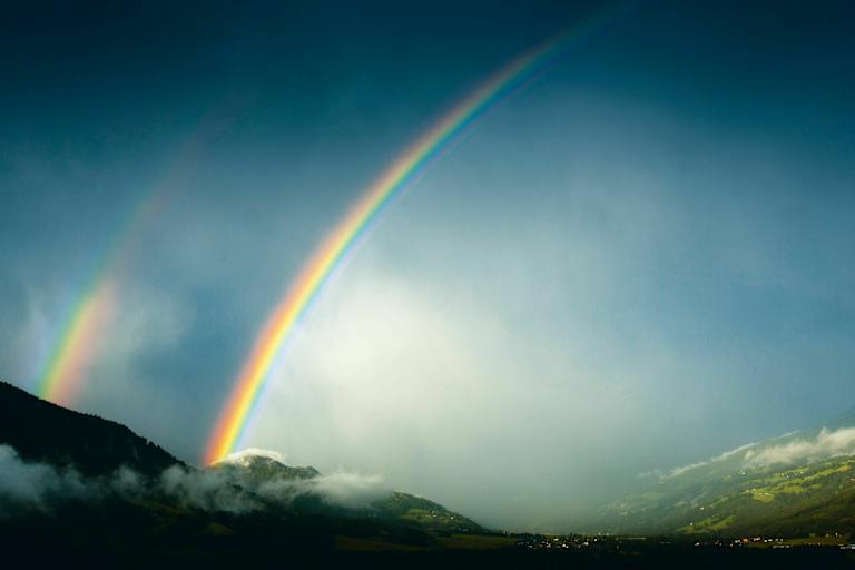 Ein Regenbogen kann sowohl gutes als auch schlechtes Wetter ankündigen - je nachdem zu welcher Tageszeit er erscheint