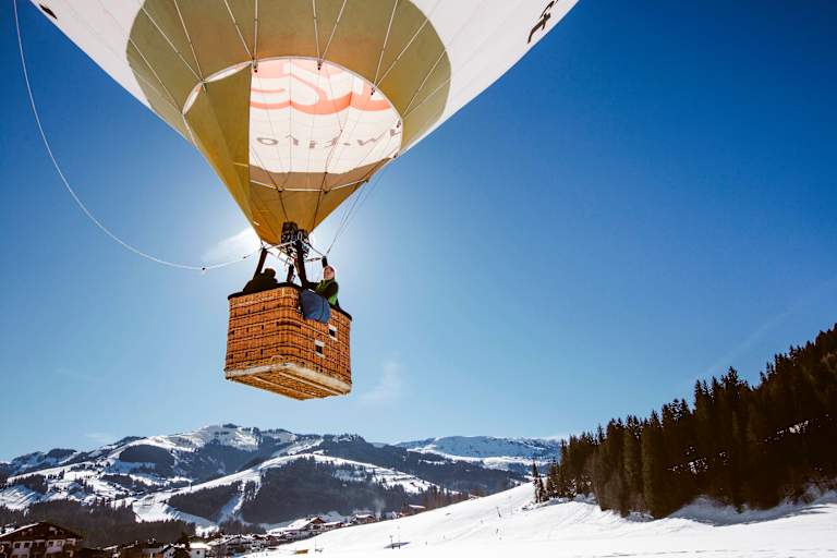 Ballonfahrt über die Alpen