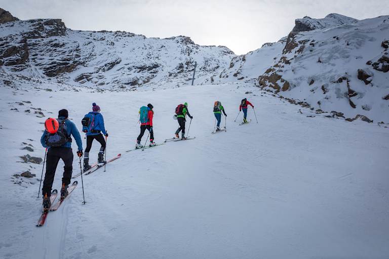 Im Preis inkludiert sind geführte Touren, LVS-Suchfeld und vieles mehr